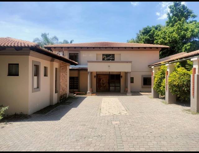 5 BEDROOM HOUSE FOR SALE IN WATERKLOOF HEIGHTS